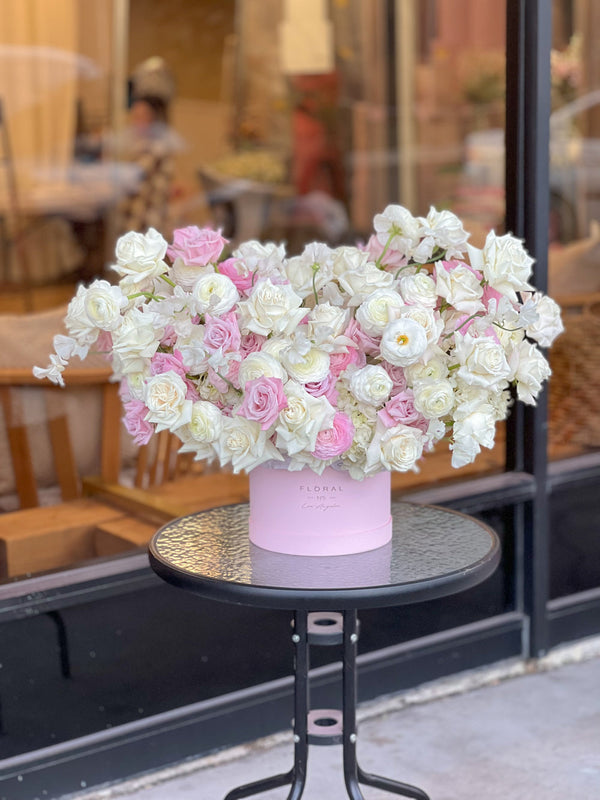 Buy luxury flowers in Studio City