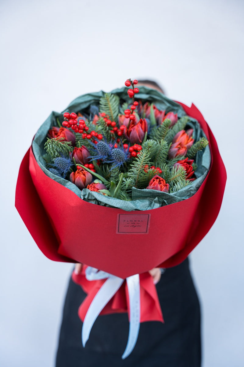 NO. 277 - GREEN & RED WINTER BOUQUET