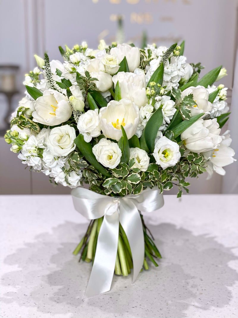 Traditional white hand bouquet - order in Flower Shop N5 LA