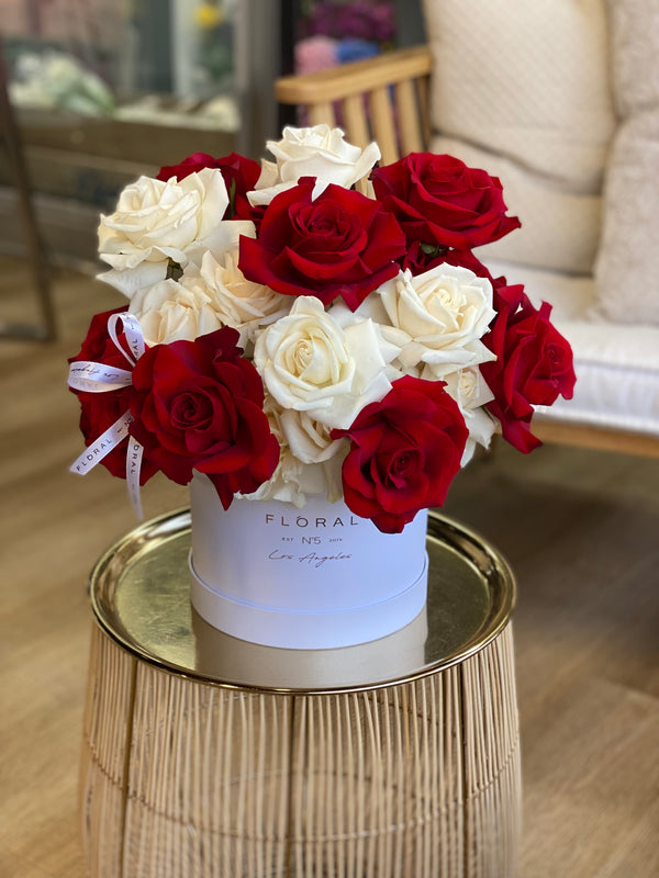 NO.458 - Tender White And Red Roses - order in Flower Shop N5 LA
