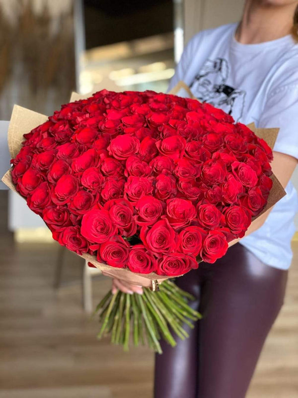 NO.120 - RED ROSES BOUQUET IN THE PAPER WRAP - order in Flower Shop N5 LA