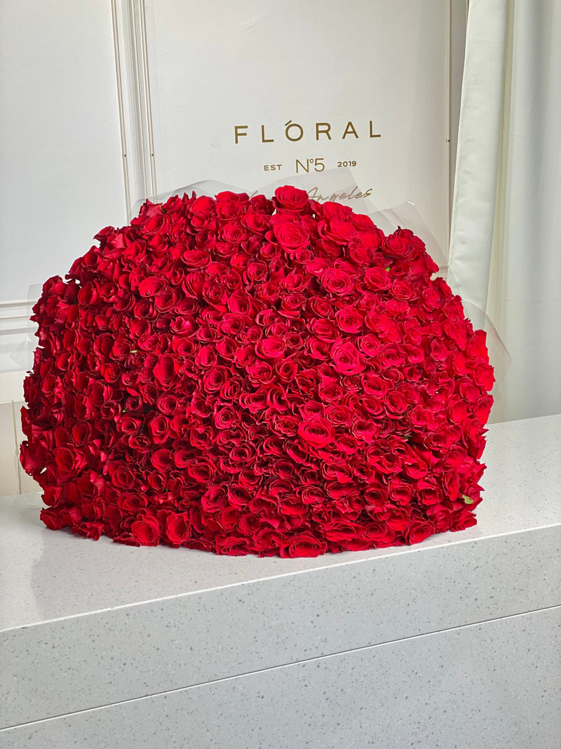 NO.375 - GIANT 300 RED ROSES BOUQUET - order in Flower Shop N5 LA